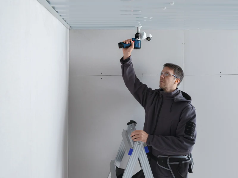 Bosch PRO GSR12V-31 Akku-Bohrschrauber (inkl. 2 x 2,0 Ah Akku, Ladegerät, L-BOXX 102)