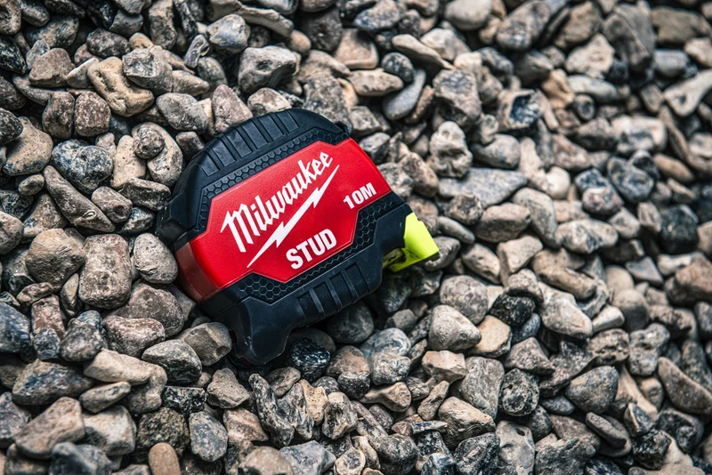 Milwaukee STUD Bandmaß 5 m (magnetisch, 33 mm breites Band, Architektenskala, beidseitig bedrucktes Band, High-Vis-Bandfarbe, GEN III)