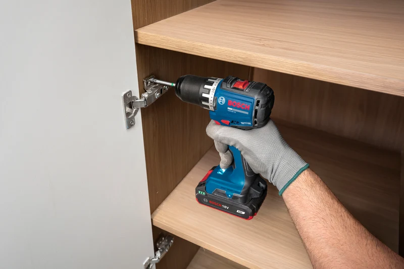 Bosch PRO Akku-Bohrschrauber GSR18V-52 (Max. Drehmoment: 70 Nm, Bohrfutter: 13 mm, Drehzahl: 500/1900 U/min, mit 2 x EXBA18V-40 Akku in L-BOXX 136)