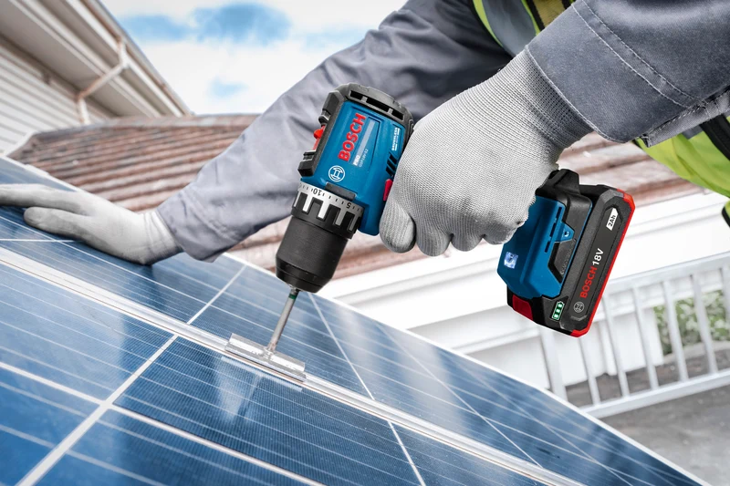 Bosch PRO Akku-Bohrschrauber GSR18V-52 (Max. Drehmoment: 70 Nm, Bohrfutter: 13 mm, Drehzahl: 500/1900 U/min, mit 2 x EXBA18V-40 Akku in L-BOXX 136)