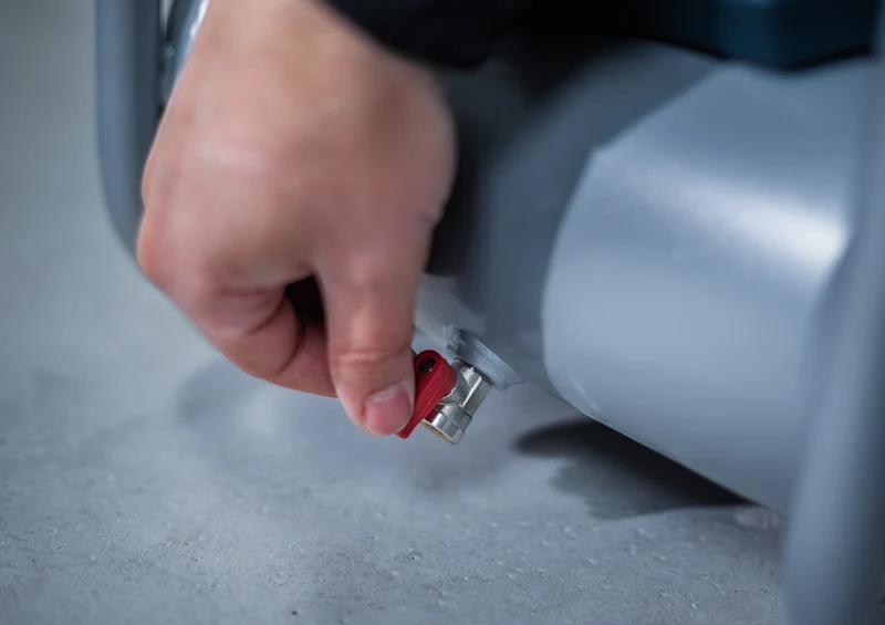 Bosch PRO Akku-Kompressor GKO18V-51 (Max. Druck: 8 bar, Ölfrei, 2 Druckeinstellungen, Füllmenge: 4,5 l, ohne Akku)