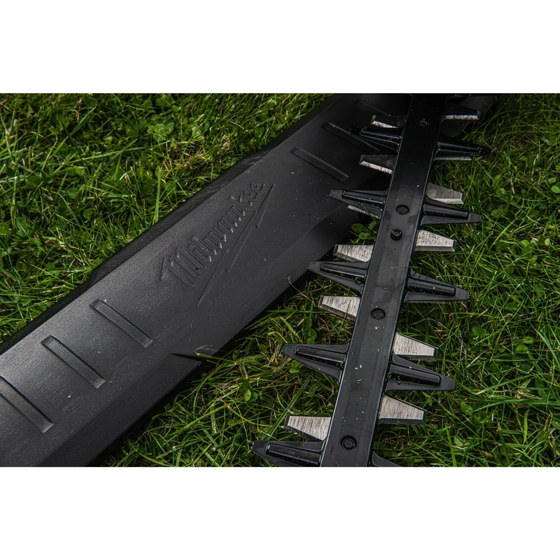 Milwaukee Akku-Heckenschere M18 FHET60G2-0 (Messerlänge: 60 cm, Schneidet bis 25 mm dicke Hartholzästen, Griff mit 5 Positionen, ohne Akku)