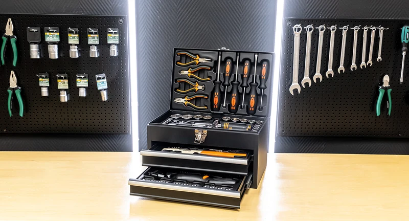 Bestückte Werkzeugbox 157-teilig