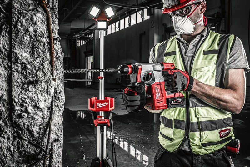 Milwaukee Akku-Kombihammer M18 BLHX-502X (SDS plus, Schlagenergie: 2,3 J, Optimiertes Hammerbohren: 6 - 18 mm, mit 2 x 5,0 Ah Akku in HD Box)