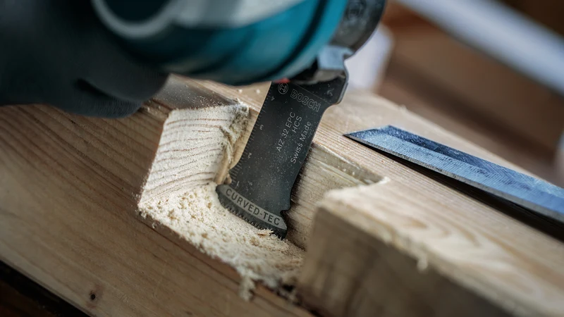 Bosch Tauchsägeblatt AIZ 32 EPC (Starlock, HCS, Curved-Tec, Zum Schneiden von Weichholz, 32 x 50 mm)