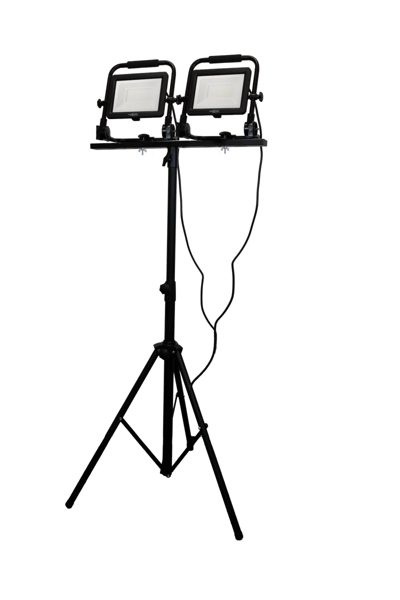 Ansmann Profi-Strahler FL50W-AC mit Stativ, 5400 Lumen, 2 Stück Baustrahler mit einem 180cm Aluminium-Stativ