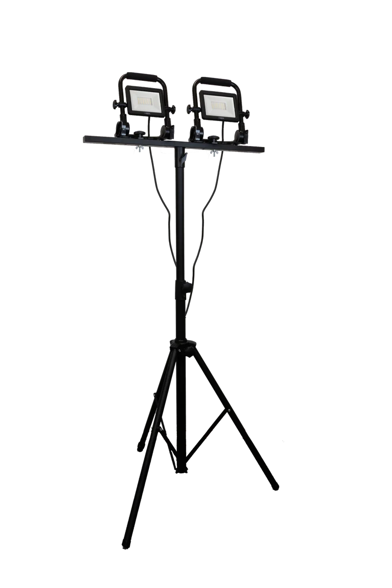 Ansmann Profi-Strahler FL20W-AC mit Stativ, 2200 Lumen, 2 Stück Baustrahler mit einem 180cm Aluminium-Stativ