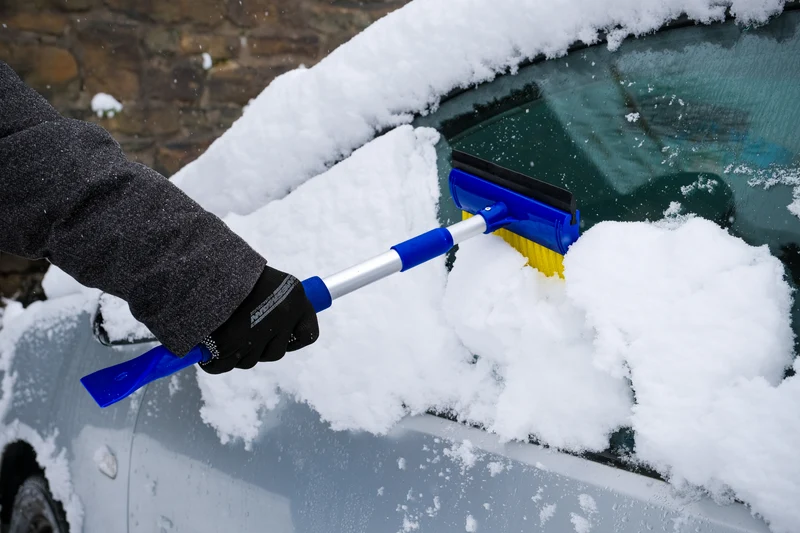Teleskop-Schneebesen mit Eiskratzer