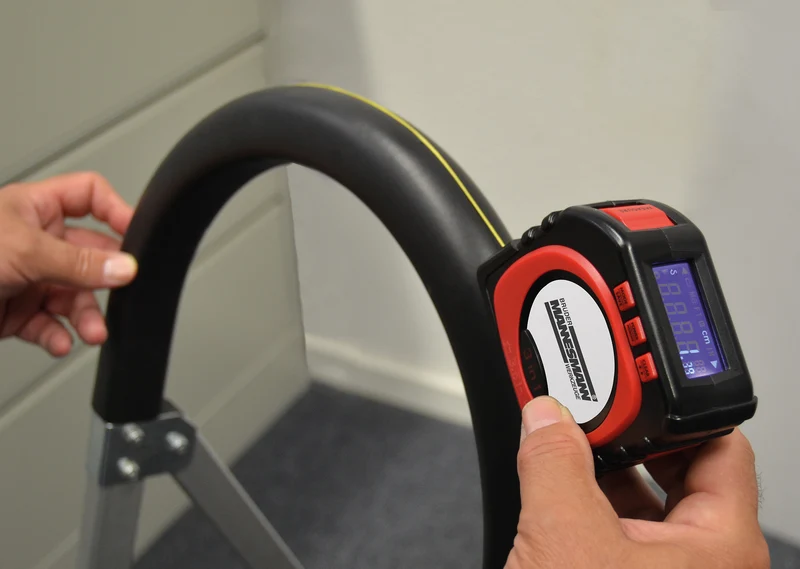 DIGITALES MESSBAND 3-IN-1 MIT LASER