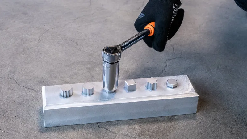 Universal-Steckschlüsseleinsatz (7-19 mm) mit Adapter und Umschaltknarre 3/8"
