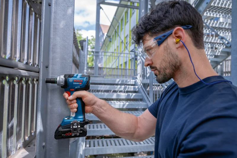 Bosch Akku-Schlagschrauber GDS 18V-330 HC (Drehmoment: 330 Nm, Losbrechmoment: 560 Nm, 1/2"-Vierkant, ohne Akkus in L-BOXX 136)