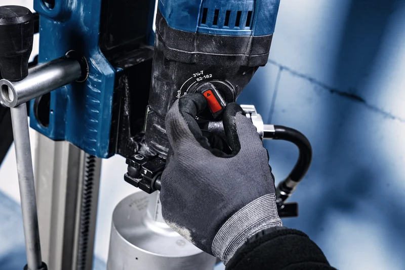 Bosch EXPERT Akku-Diamantbohrmaschine EXDB18V2-180 (Bohr-Ø max.: 182 mm, Trocken- & Nassbohren, Werkzeugaufnahme G 1/2" & 1 1/4" UNC, ohne Akku in XL-BOXX 232)