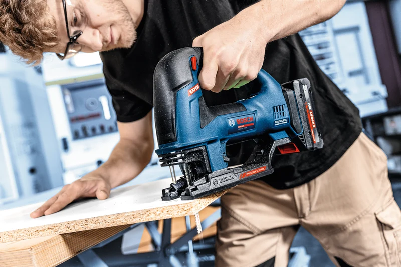 Bosch EXPERT Akku-Stichsäge EXST18V-155B (Schnitttiefe: Holz 155 mm, Stahl 10 mm, Aufnahme: T-Schaft, ohne Akku in L-BOXX 136)