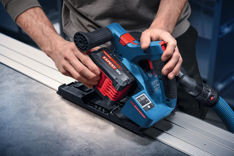 Bosch EXPERT Akku-Tauchsäge EXKT18V-52G (Sägeblatt-Ø: 140 mm, Schnitttiefe Holz: 52 mm, Wandabstand nur 10 mm, ohne Akku in L-BOXX 238)