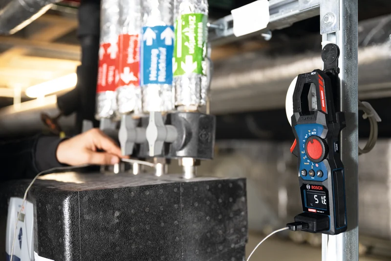 Bosch EXPERT Strommesszange EXMC600-17 (Misst AC/DC-Strom, Einschaltstrom, Frequenz, Spannung, Kapazität, inkl. Batterien in Tasche)