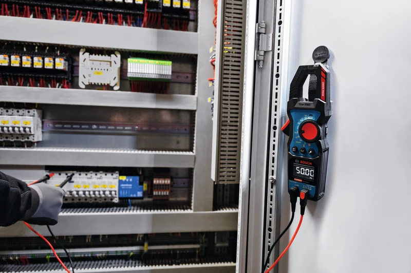 Bosch EXPERT Strommesszange EXMC600-17 (Misst AC/DC-Strom, Einschaltstrom, Frequenz, Spannung, Kapazität, inkl. Batterien in Tasche)