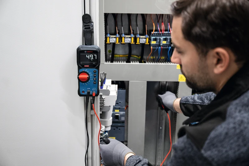 Bosch EXPERT Digitales Multimeter EXDM600-17 (Misst Temperatur und Mikroampere, Widerstände bis zu 60 MΩ, LoZ, Diodentests, inkl. Batterien in Tasche)