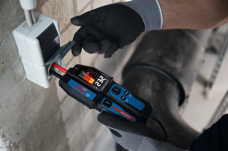 Bosch EXPERT Spannungsprüfer EXVT1000-17 (Vielseitig: Diodentest, Frequenz, Widerstand, Niederspannung, integr. NCV (berührungslose Spannung), Halten-/Stumm, inkl. Batterien in Tasche)