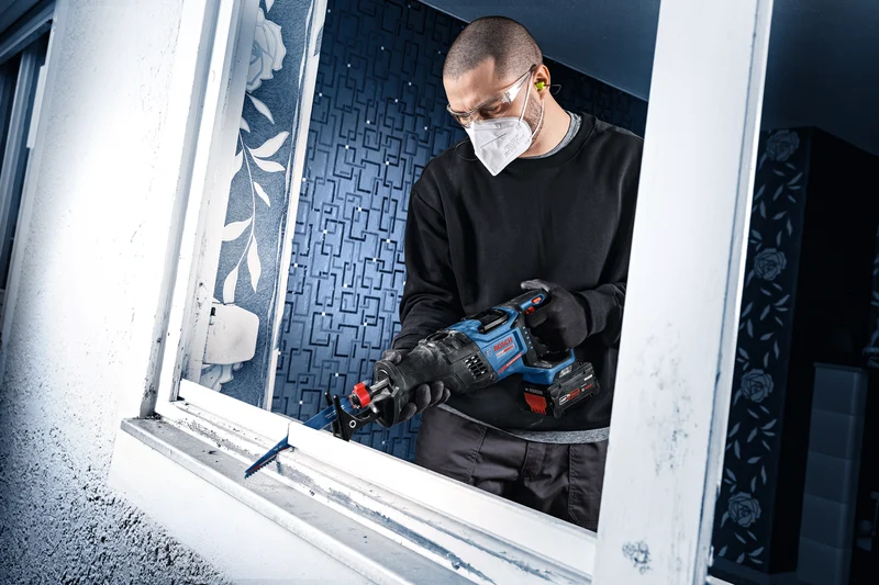Bosch EXPERT Akku-Säbelsäge EXSA18V-32 (Schnitttiefe: Holz / Stahlrohr 250 mm, Mauerwerk 405 mm, Hublänge: 32 mm, ohne Akku in L-BOXX 238)