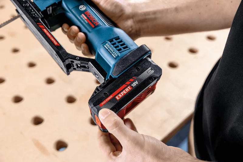 Bosch EXPERT Akku-Stichsäge EXST18V-155S (Schnitttiefe: Holz 155 mm, Stahl 10 mm, Aufnahme: T-Schaft, ohne Akku in L-BOXX 136)