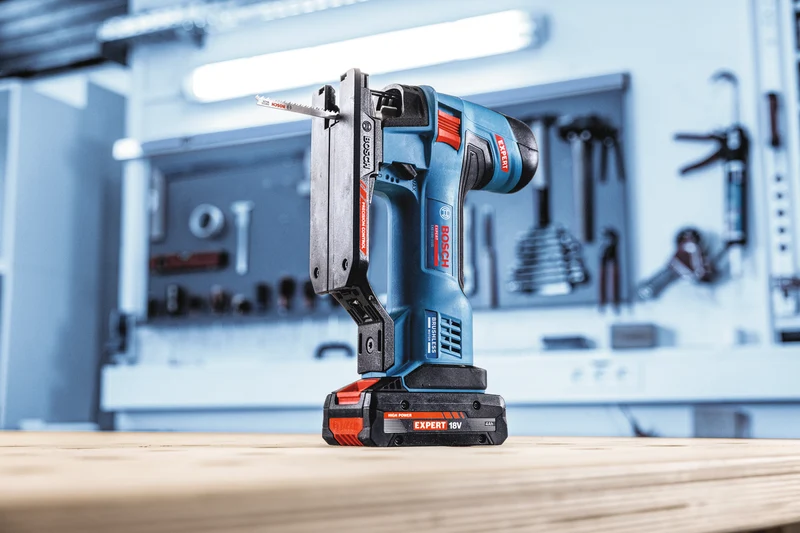 Bosch EXPERT Akku-Stichsäge EXST18V-155S (Schnitttiefe: Holz 155 mm, Stahl 10 mm, Aufnahme: T-Schaft, ohne Akku in L-BOXX 136)