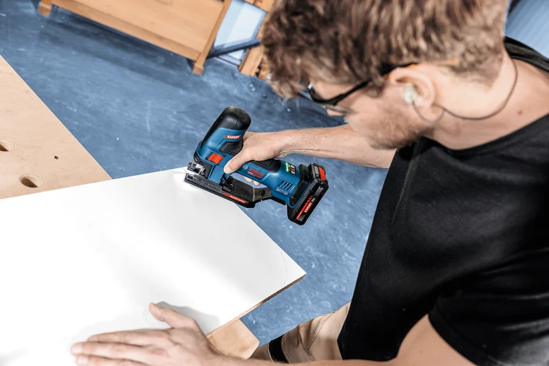 Bosch EXPERT Akku-Stichsäge EXST18V-155S (Schnitttiefe: Holz 155 mm, Stahl 10 mm, Aufnahme: T-Schaft, ohne Akku in L-BOXX 136)