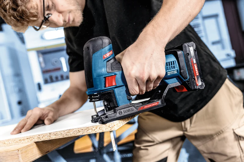 Bosch EXPERT Akku-Stichsäge EXST18V-155S (Schnitttiefe: Holz 155 mm, Stahl 10 mm, Aufnahme: T-Schaft, ohne Akku in L-BOXX 136)