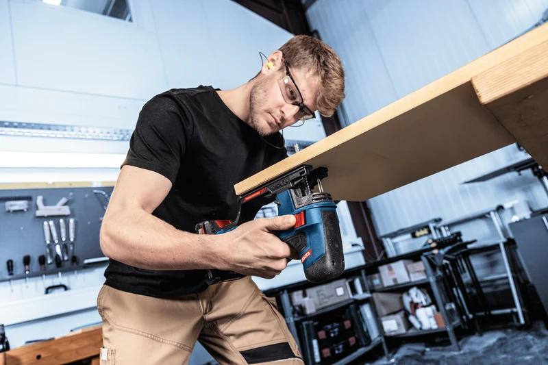 Bosch EXPERT Akku-Stichsäge EXST18V-155S (Schnitttiefe: Holz 155 mm, Stahl 10 mm, Aufnahme: T-Schaft, ohne Akku in L-BOXX 136)