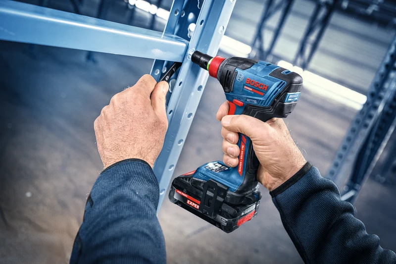 Bosch EXPERT Akku-Schlagschrauber EXDX18V-210 (Drehmoment: 210 Nm, Kombi-Aufnahme: 1/4" + 1/2", Solo in L-BOXX 136)