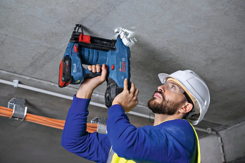 Bosch Akku-Betonnagler GNB 18V-40 (für Nägel: 13 - 40 mm bei Ø 2,7 - 3 mm, Solo inkl. Ausdrückstift, Befestigungshaken, E-Mundstück in XL-BOXX)