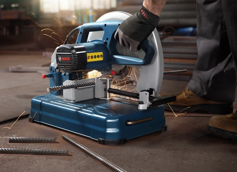 Bosch Metalltrennsäge GCO 14-24 J (Trennscheiben-Ø: 355 mm, 2400 W, 3800 U/min, inkl. 1 Trennscheibe)