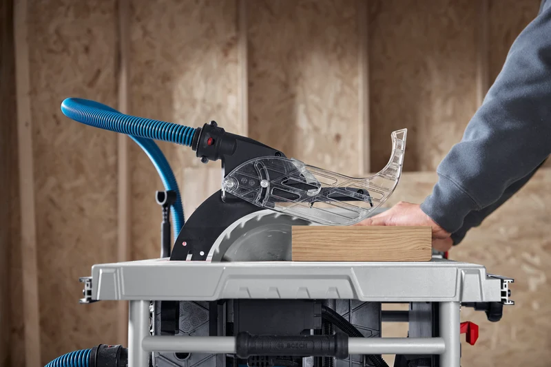 Bosch Tischsäge GTS 70-216 (Schnitthöhe 90°: 70 mm, Sägeblatt-Ø: 216 mm, inkl. Holz Kreissägeblatt & Standard Zubehör)