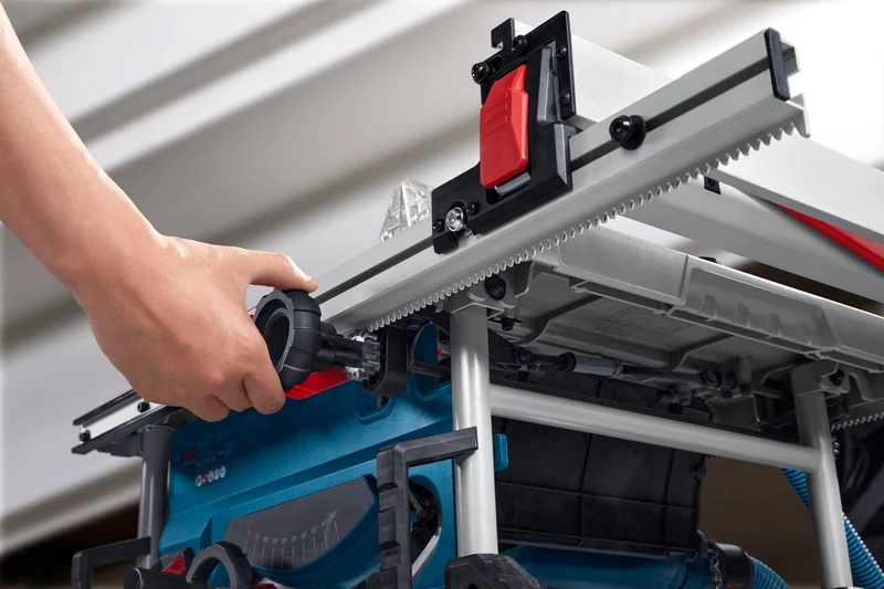 Bosch Tischsäge GTS 70-216 (Schnitthöhe 90°: 70 mm, Sägeblatt-Ø: 216 mm, inkl. Holz Kreissägeblatt & Standard Zubehör)