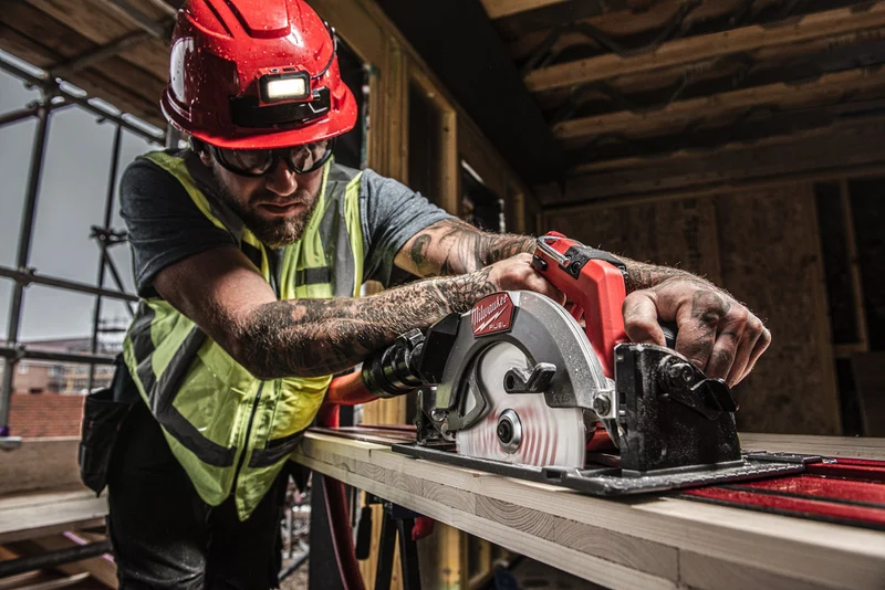 Milwaukee M18 FCS66GR3-121C Akku-Kreissäge (68 mm Schnitttiefe, inkl. 12 Ah FORGE Akku, 190 mm Sägeblatt, im Koffer)