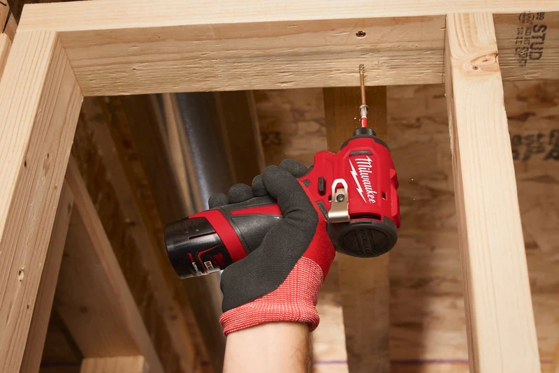 Milwaukee M12 BLIDRC-202C Akku-Schlagschrauber (1/4"-HEX-Aufnahme, 124 Nm, 2x 2,0 Ah Akku, im Koffer)