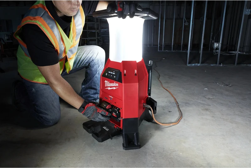 Milwaukee M18 ONESLDP-0 Hybrid-Akku-Standleuchte 9000 Lumen ohne Akku/Lader (4933459160)