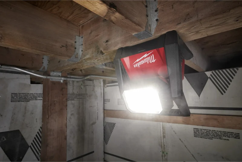 Milwaukee M18 HOAL-0 Hybrid-Akku-Flutstrahler 4000 Lumen ohne Akku/Lader (4933478118)