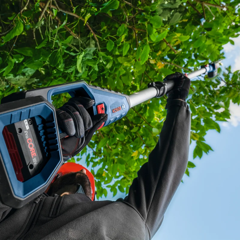 Bosch Akku-Teleskop-Heckenschere GHE 18V-50 TP (2,5 m Teleskopstange, 50 cm Messerlänge, Solo, inkl. Schultergurt)
