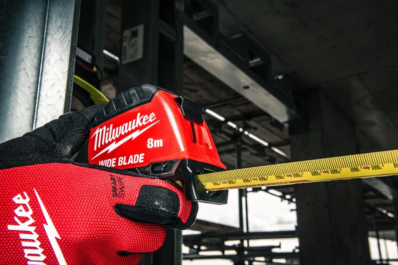 Milwaukee Premium-Bandmaß breit 8 m (magnetisch, 35 mm breites Band, Architektenskala, GEN II)