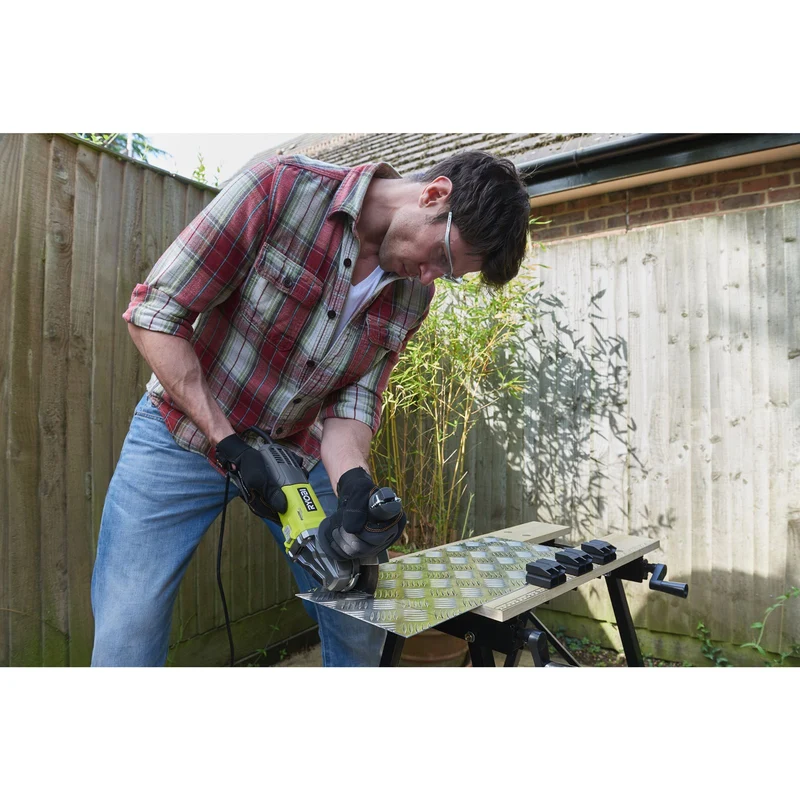 RYOBI Winkelschleifer RAG800-125TA6 (Scheiben-Ø: 125 mm, 800 W, inkl. Schleif- & Trennscheiben in Werkzeugbox)