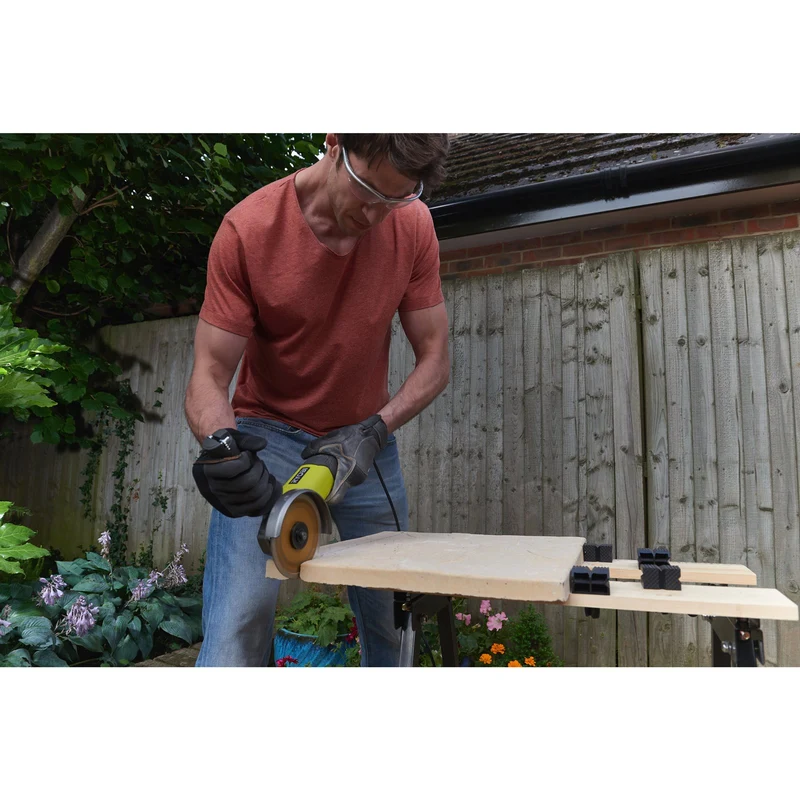 RYOBI Winkelschleifer RAG800-125TA6 (Scheiben-Ø: 125 mm, 800 W, inkl. Schleif- & Trennscheiben in Werkzeugbox)