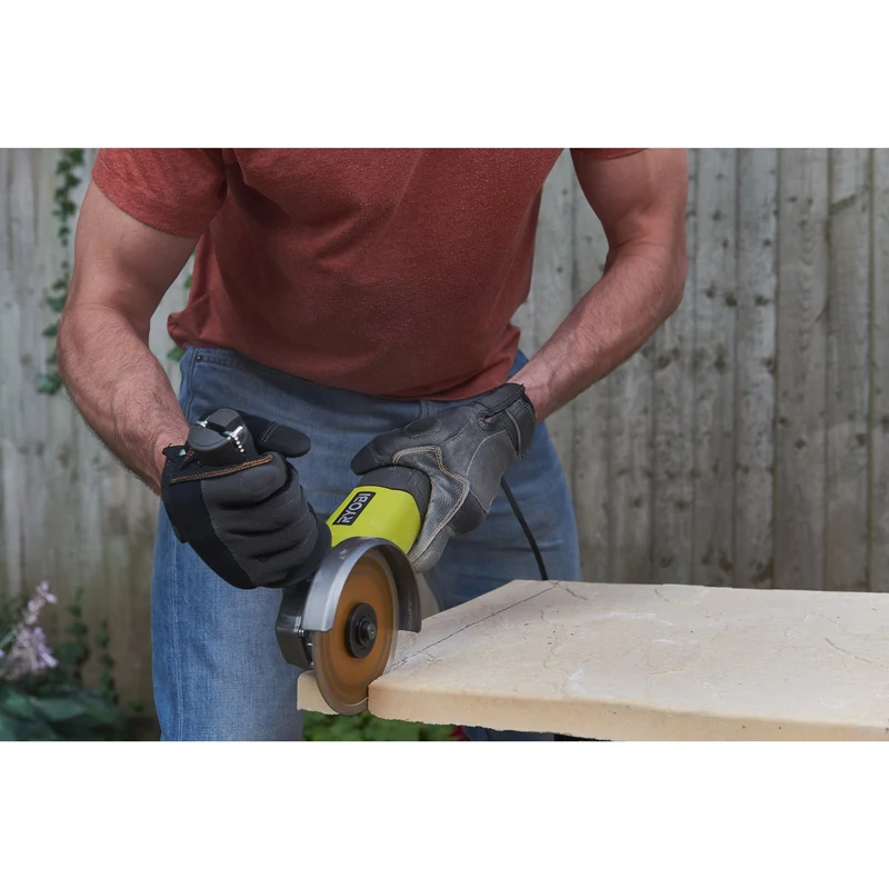 RYOBI Winkelschleifer RAG800-125TA6 (Scheiben-Ø: 125 mm, 800 W, inkl. Schleif- & Trennscheiben in Werkzeugbox)