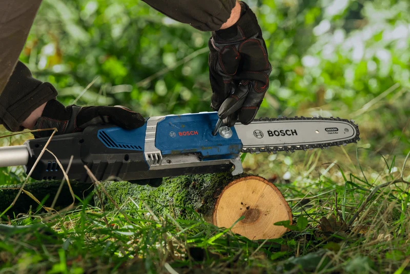 Bosch Akku-Teleskop-Kettensäge PRO GKE 18V-25 TP (Solo im Karton)