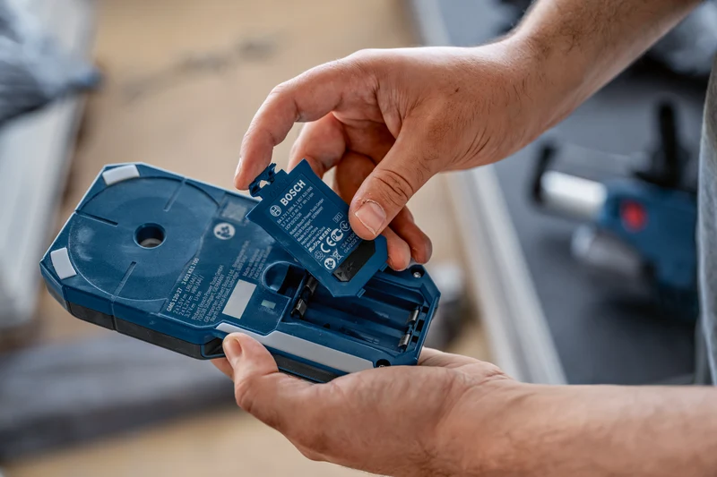 Bosch Professional GMS 120-27 Ortungsgerät mit Akku im Karton