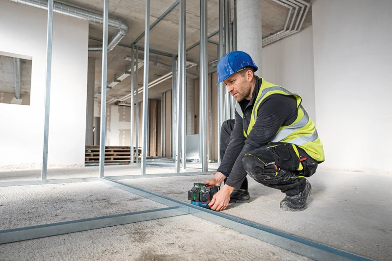 Bosch Professional GLL 18V-120-33 CG Linienlaser (mit 1x 18V 4Ah ProCore Akku und Lader in L-Boxx 136)