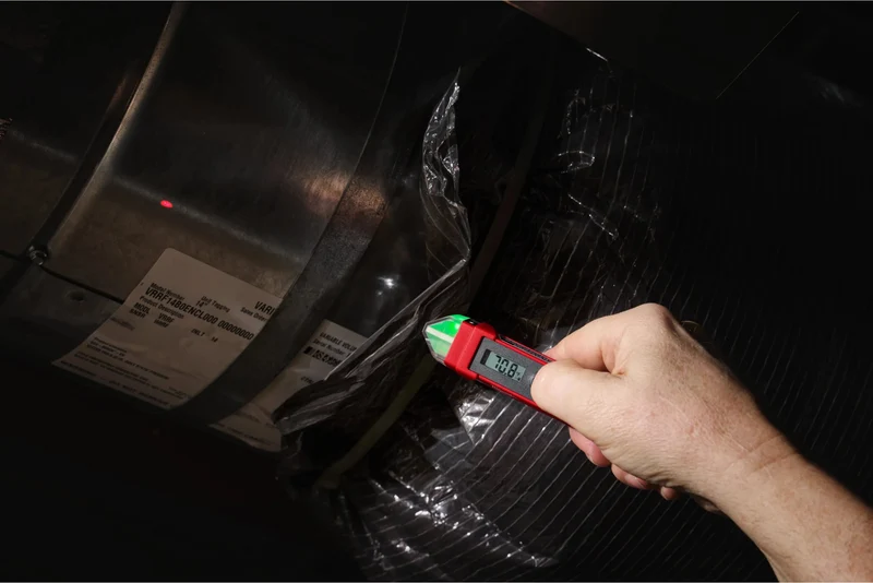 Milwaukee Spannungsdetektor mit Laserthermometer 2225-20 (inkl 2x AAA Batterie)