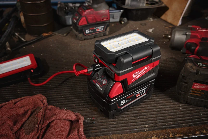 Milwaukee M18 ALIS-0 Akku-Bauleuchte (1000 Lumen, 300° horizontale & 180° vertikale Beweglichkeit, bis zu 110 h Laufzeit, ohne Akku)