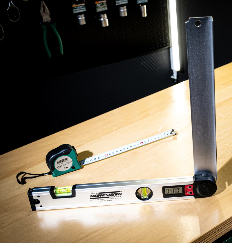 Digitaler Winkelmesser mit Libellen + 5 m Bandmaß