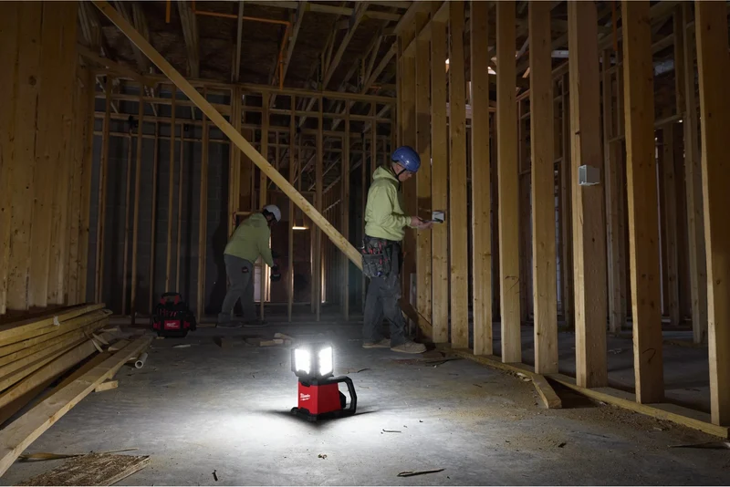 Milwaukee M18 MDTL-0 Hybrid-Akku-Leuchte 4500 Lumen (Solo, ohne Akku/Lader im Karton)