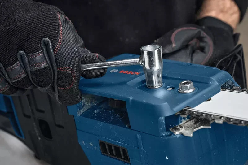 Bosch Professional GKE 18V-40 Akku-Kettensäge (40 cm Schwert ohne Akku/Lader im Karton)